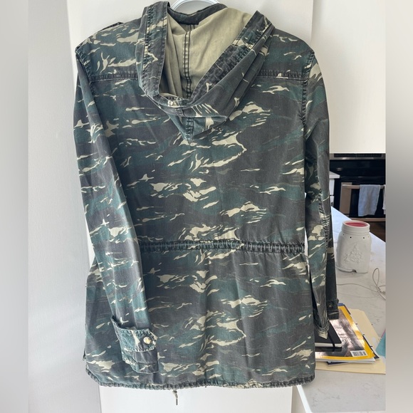 TNA Aritzia Talula camo cargo/utility jacket - Picture 3 of 3